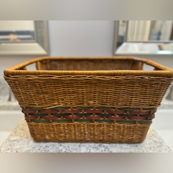 Signature Basket by The Homemaker Collection. Metal Frame Early 2000’s - Picture 4 of 15